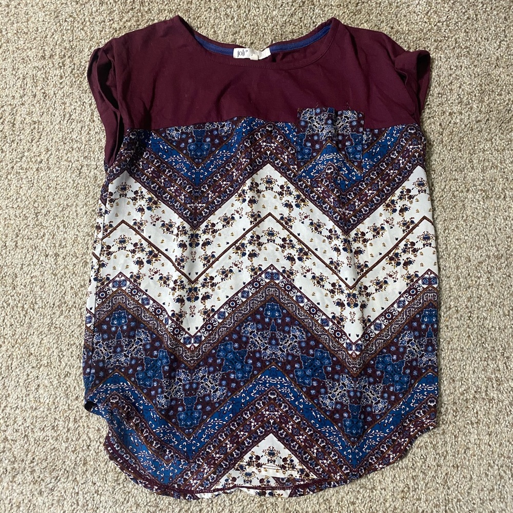 Maroon pattern, Belk, size Medium